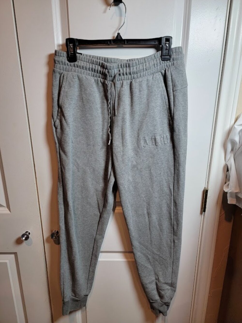 Puma Men’s Medium Gray Jogger Sweatpants Drawstring Cuffed Athletic Pants
